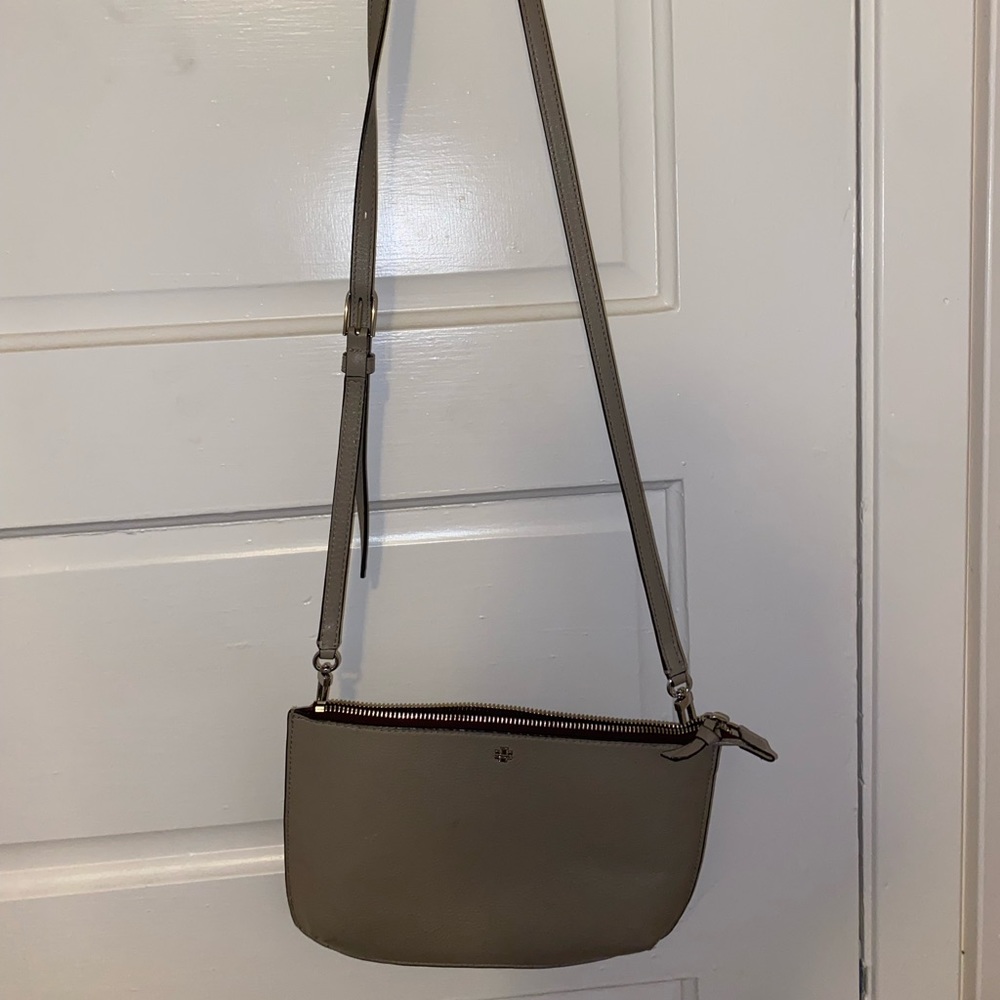 tan Tory Burch crossbody bag